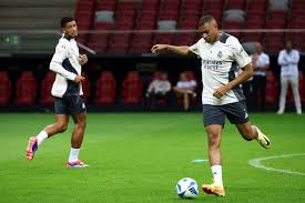 里在对阵鹈 里在对阵鹈